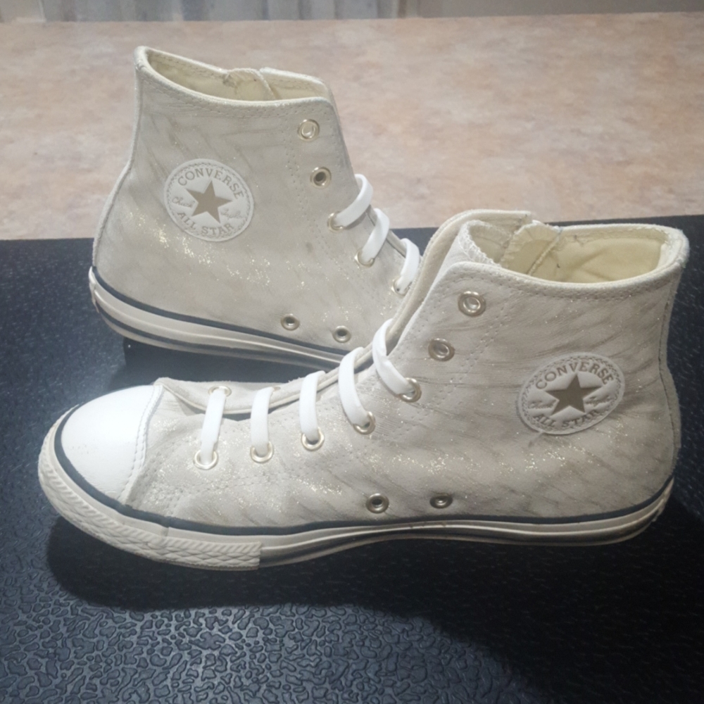 Girls Converse size 5